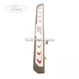 Ornament cromat prag fata logo ST dreapta iluminat Ford Fiesta (2008-2012) 1.25 82 HP oe 1918009