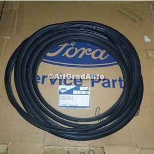 Ornament luneta model 4 usi Ford Escort (1990-1995) 1.3 60 HP oe 6481835