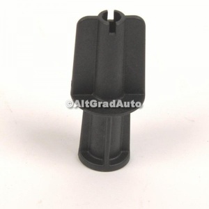 Piulita prindere cablu lampa stop Ford C-Max (2007-2011) 1.8 125 HP oe 1231413