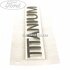 Emblema Titanium hayon Ford Focus (2004-2007) 1.4 80 HP oe 1805527